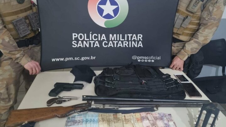 Homens são presos após roubo de caminhonete em Chapecó