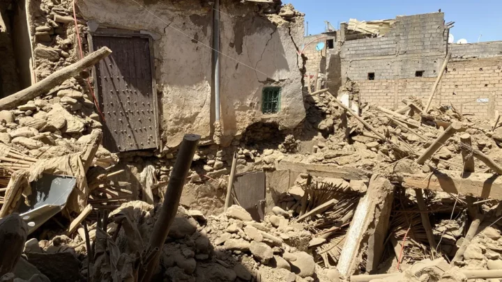 Sobe para 2,6 mil o número de mortos após terremoto no Marrocos