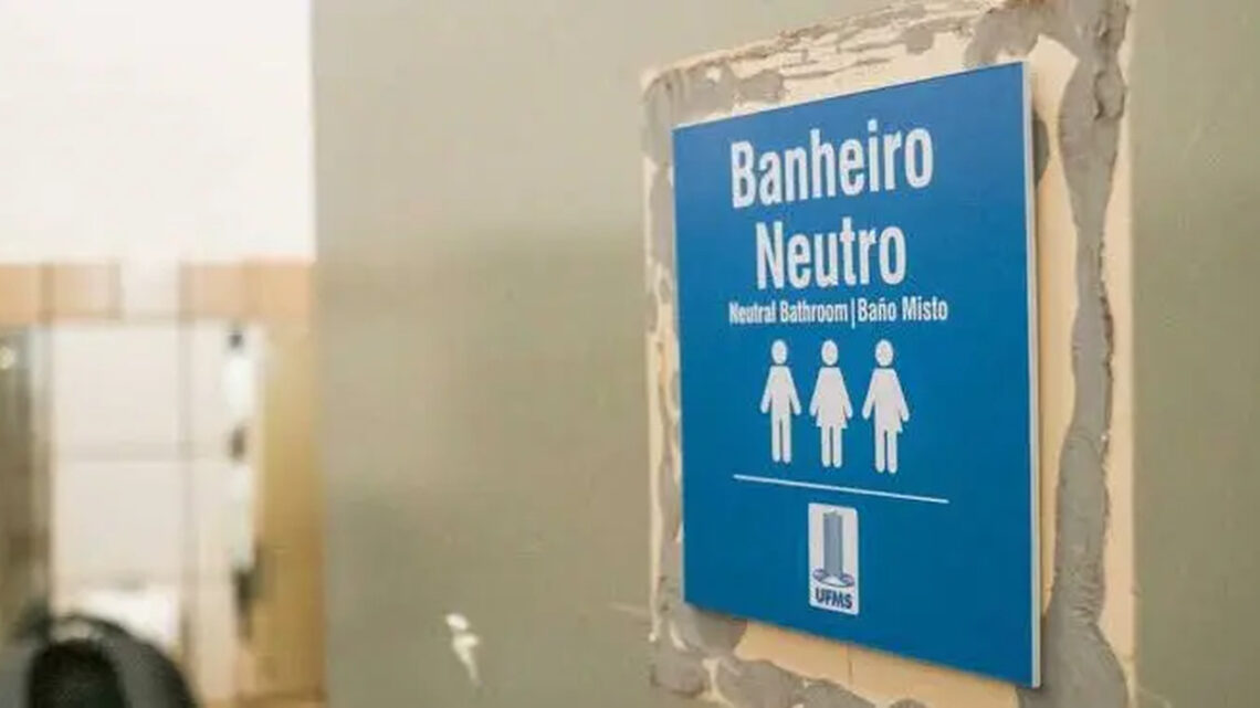 Governo Lula manda instituições de ensino permitir uso de banheiro com base no gênero