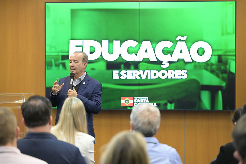 Governador anuncia maior concurso público da história para a educação