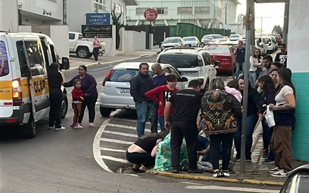 Criança é atropelada sobre a faixa de pedestres