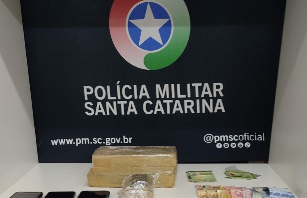 Polícia Militar apreende três quilos de maconha e prende duas pessoas por tráfico de drogas em Seara