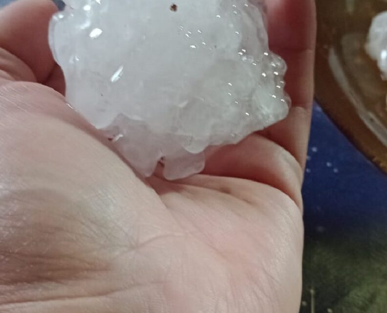 Chuva de granizo com tamanho de um ovo atinge Serra de SC