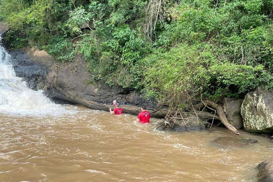 Vídeo: mulher morre afogada em cachoeira em Chapecó