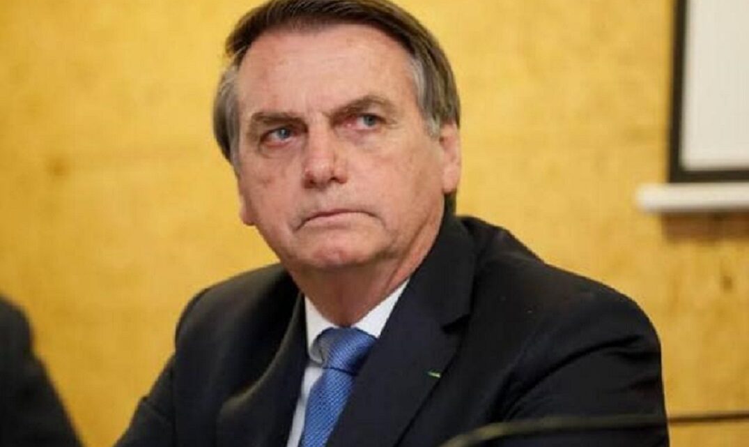 Bolsonaro se recupera bem de cirurgias, afirma boletim médico
