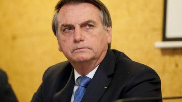 Bolsonaro se recupera bem de cirurgias, afirma boletim médico