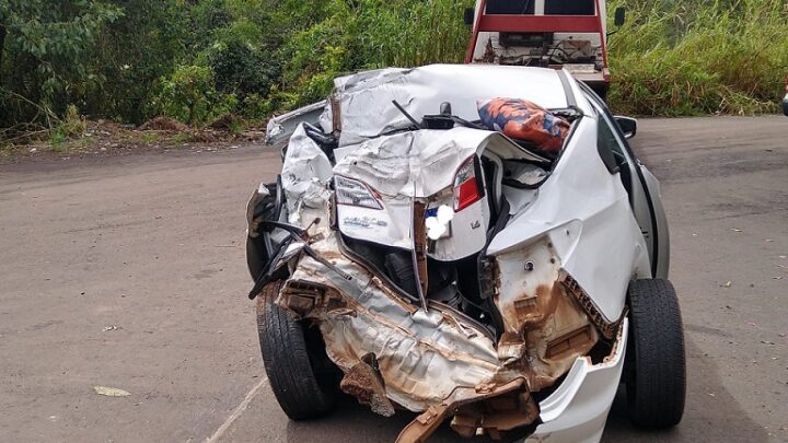 Acidente entre caminhão e veículo deixa uma mulher ferida em Cordilheira Alta