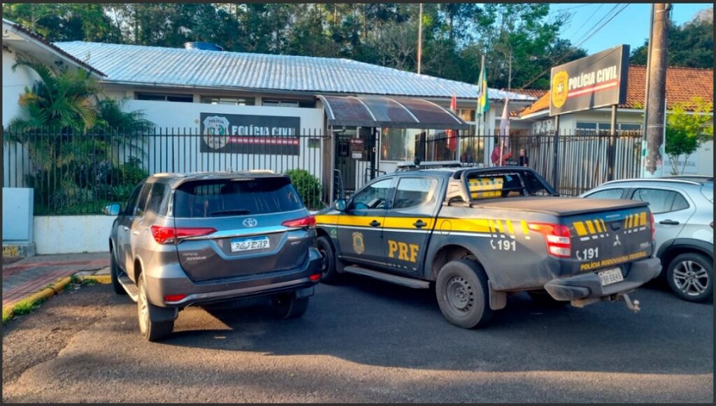 PRF flagra em Guaraciaba um motorista conduzindo uma Toyota SW4 clonada