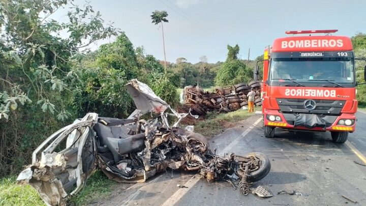Homem morre após colisão entre caminhão carregado de concreto e dois veículos na PR 158