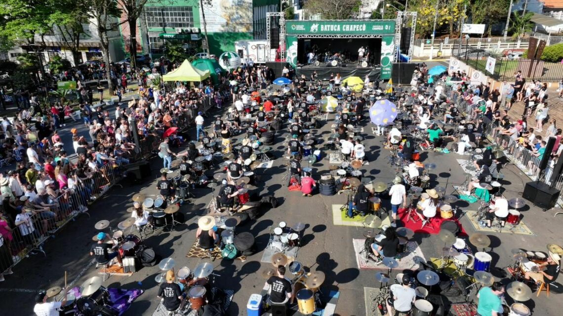 Vídeo: Batuca Chapecó reuniu 200 bateristas e público de cinco mil pessoas