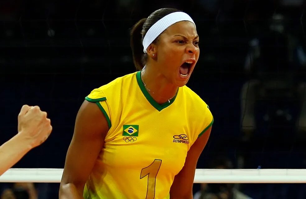 Campeã olímpica de vôlei Walewska Oliveira morre aos 43 anos