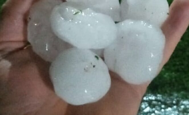 Imagens: forte chuva de granizo atinge município da Serra Catarinense e causa estragos