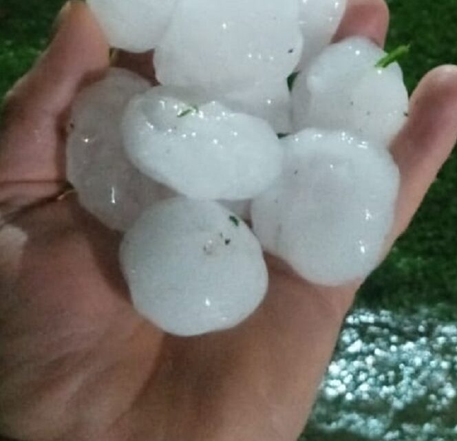 Imagens: forte chuva de granizo atinge município da Serra Catarinense e causa estragos