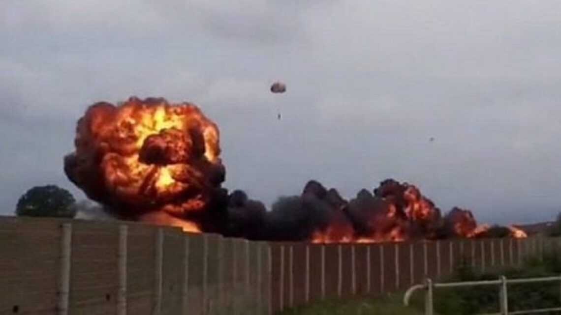 Vídeo: acidente com avião militar mata criança na Itália