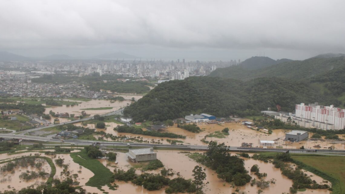“De sexta a domingo a previsão é de desastre”, afirma meteorologista Ronaldo Coutinho