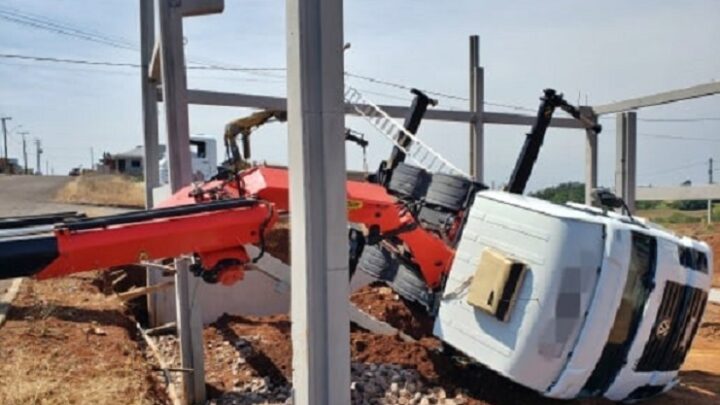 Tombamento de guindaste deixa trabalhador ferido em Iporã do Oeste