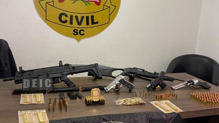 Polícia apreende cinco armas de fogo de integrante de grupo criminoso em SC