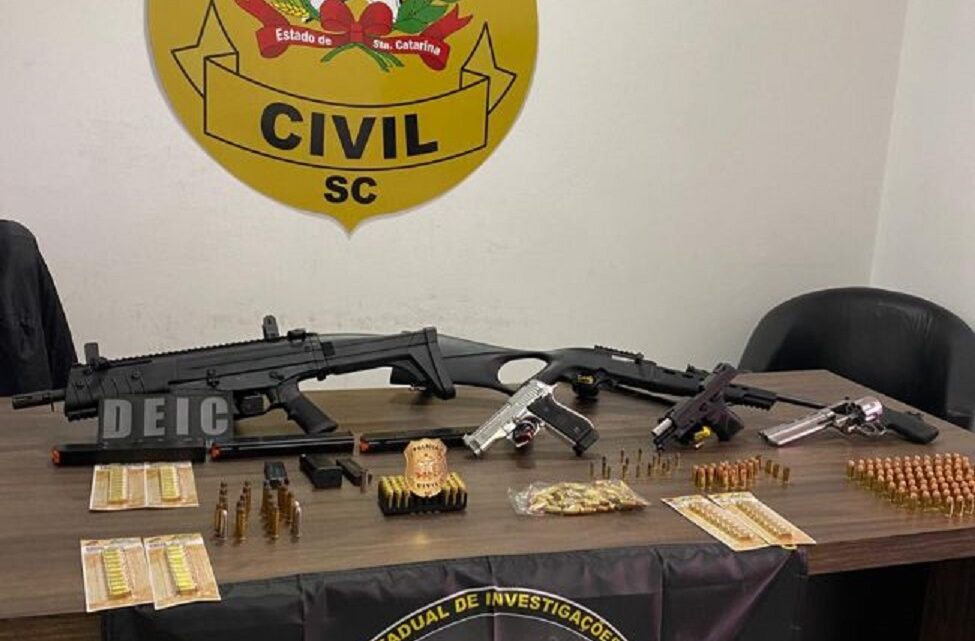 Polícia apreende cinco armas de fogo de integrante de grupo criminoso em SC