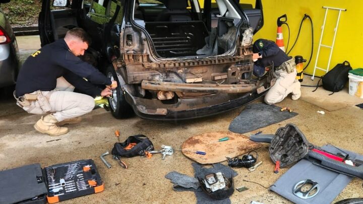 PRF localiza pacotes de crack escondidos em lataria de carro na BR-480 em Chapecó