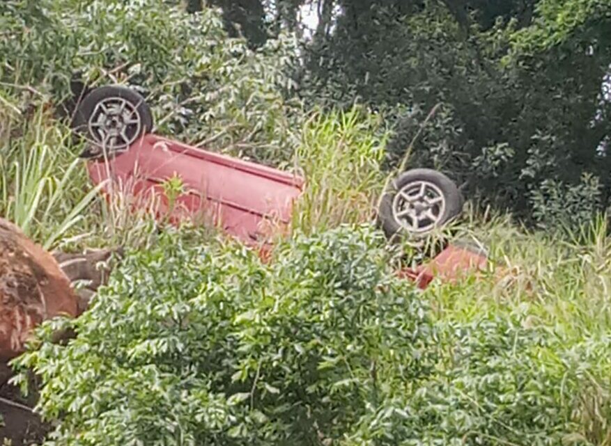 Jovem morre ao ser ejetado 30 metros em acidente de carro na SC 283