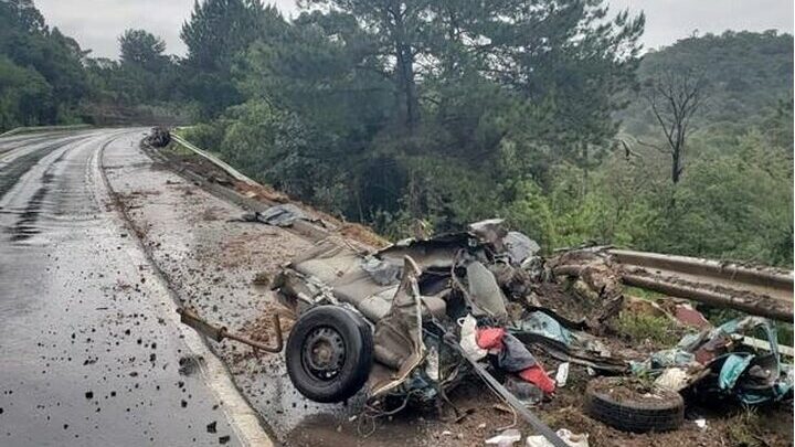 Colisão entre veículo e carreta mata casal do oeste na BR-153