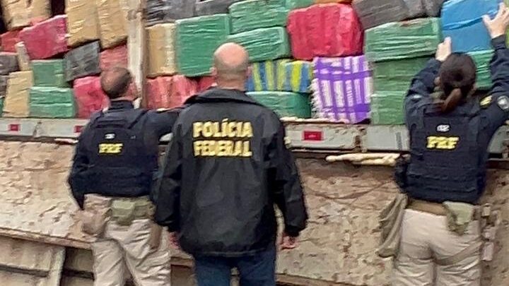 PRF e PF fazem maior apreensão de maconha do ano em SC; veja o vídeo