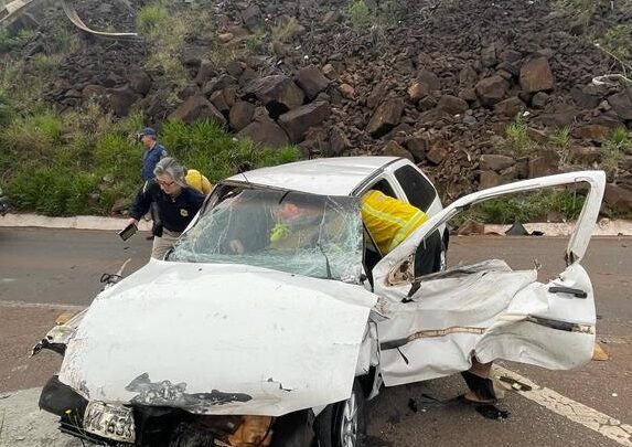 Motorista fica ferido após sair da pista e despencar de viaduto em Chapecó