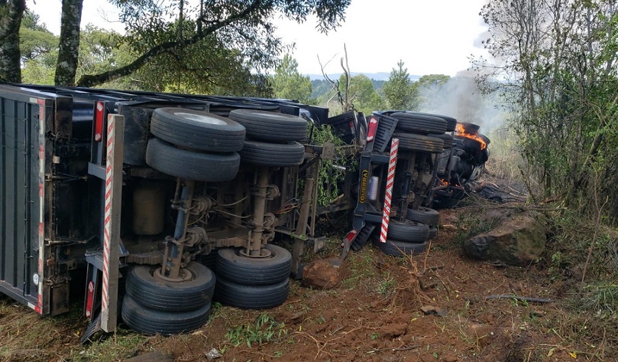 Bitrem de Pinhalzinho se envolve em colisão com morte na BR 153 no PR