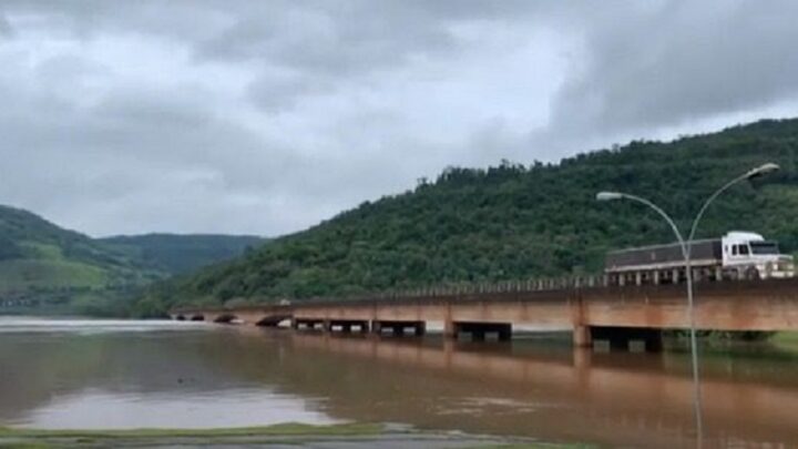 Vistoria é realizada na ponte do Goio-Ên, divisa entre SC e RS após subir volume de água nos rios