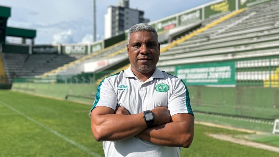 Celso Rodrigues é o novo auxiliar técnico permanente da Chapecoense