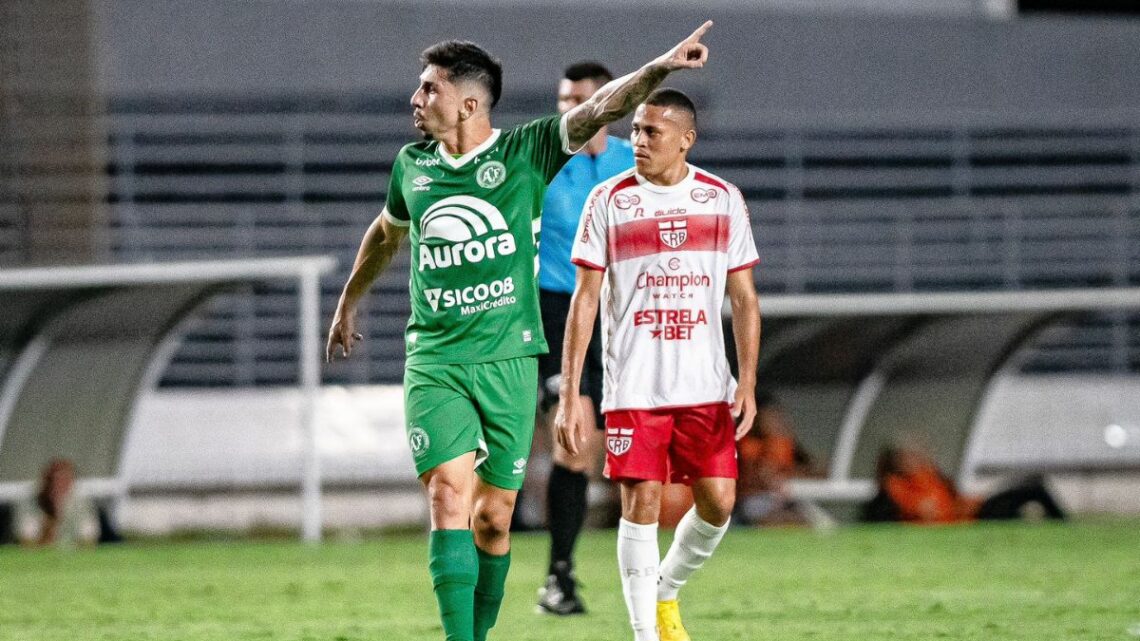 Chapecoense perde para o CRB e vê série C se aproximar