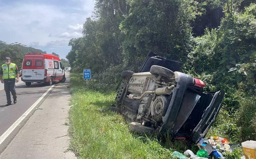 Família capota o carro e sai ilesa na BR-282