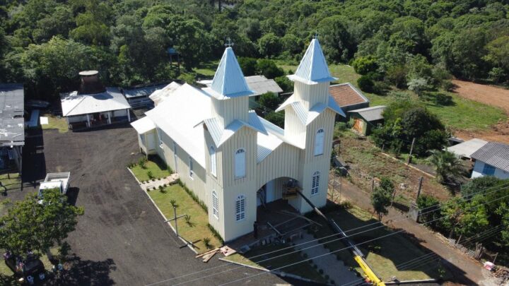 Igreja da Linha Serrinha é reinaugurada após restauração