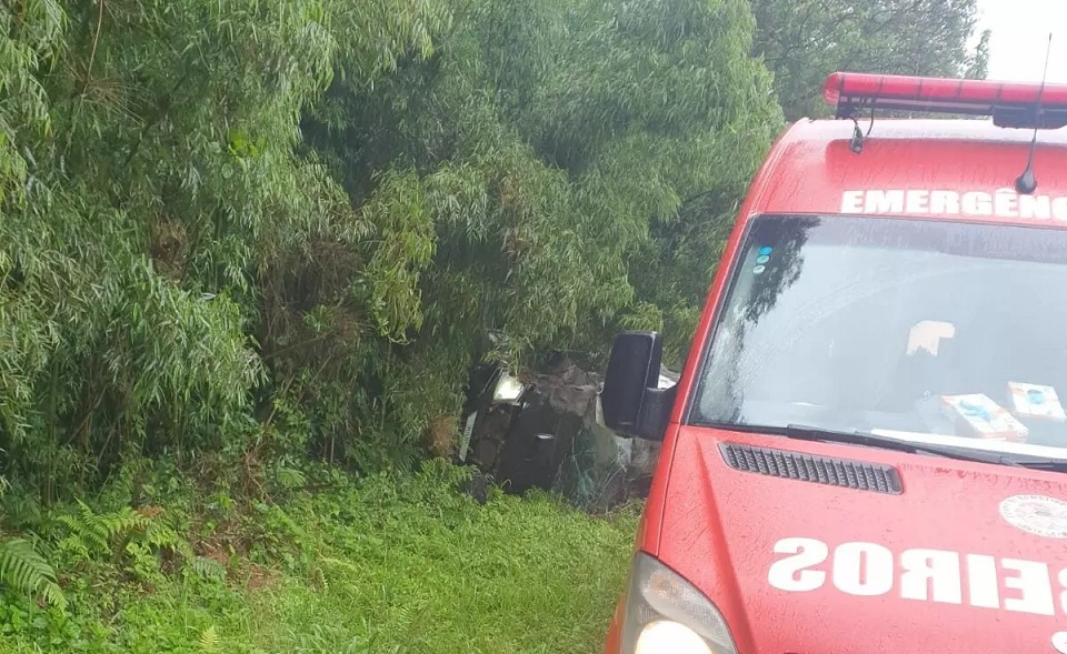 Motorista morre após colisão contra carreta com placas de Chapecó na BR-280