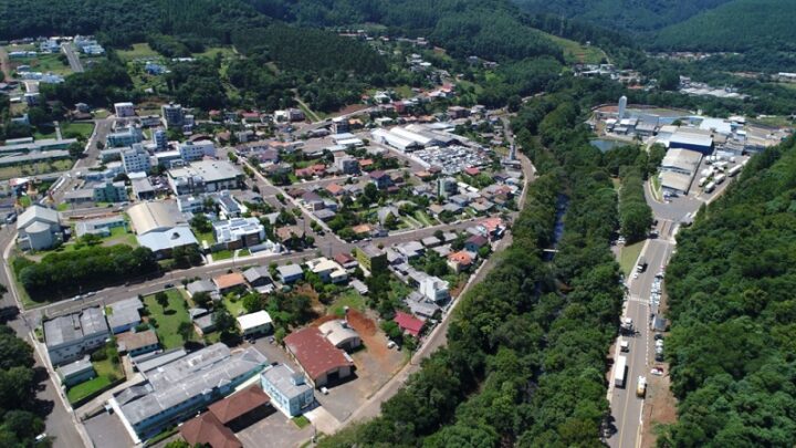 Vereador é condenado por acumular mandato eletivo com dois cargos de professor no oeste