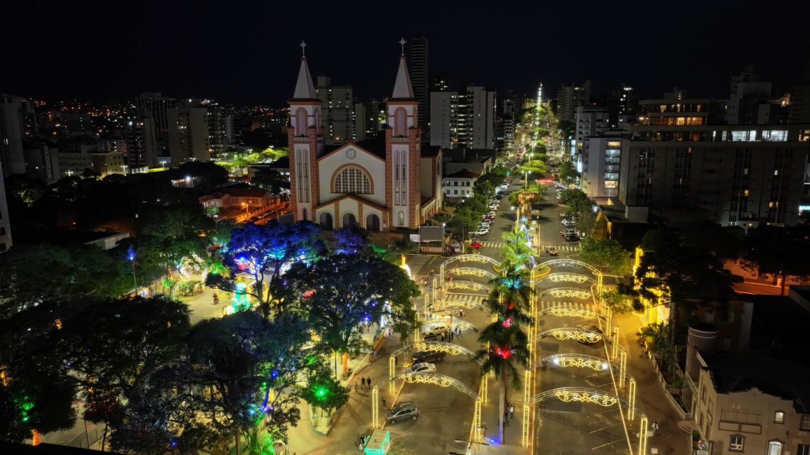 Abertura do Natal terá culto ecumênico, inauguração das luzes, Papai Noel e show com Fábio de Melo