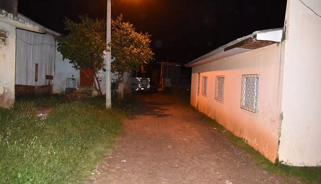 Jovem de 18 anos é encontrado morto atrás de igreja em Chapecó