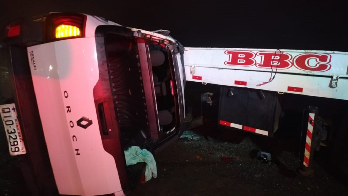 Colisão entre carro e guincho deixa homem gravemente ferido na BR-282