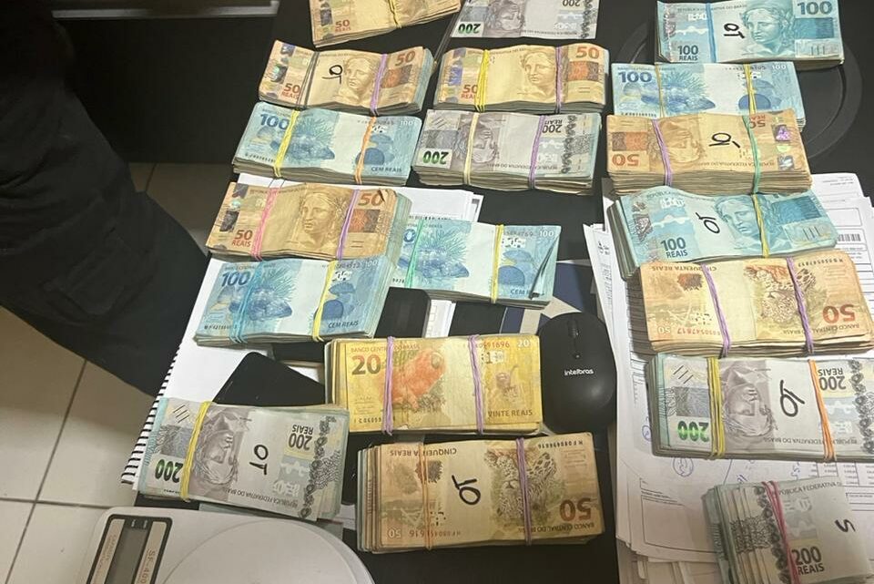 Receita Federal e Polícia Militar apreendem mais de R$ 2 milhões em operação realizada em Indaial