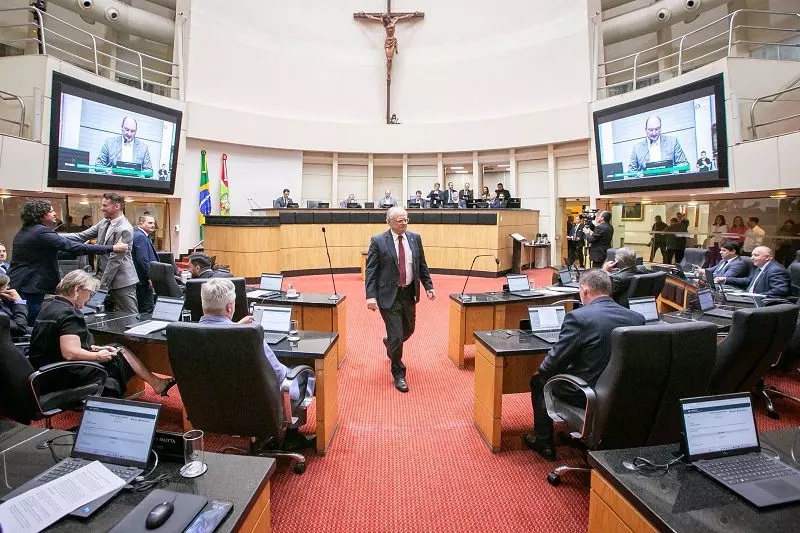 Catarinense poderá pagar tributos via PIX; saiba quando