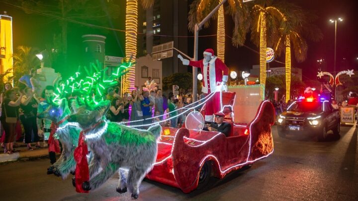 Programação do Natal da Família de Chapecó tem chegada de Papai Noel e desfile natalino