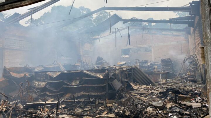 Incêndio destrói supermercado em União do Oeste em SC