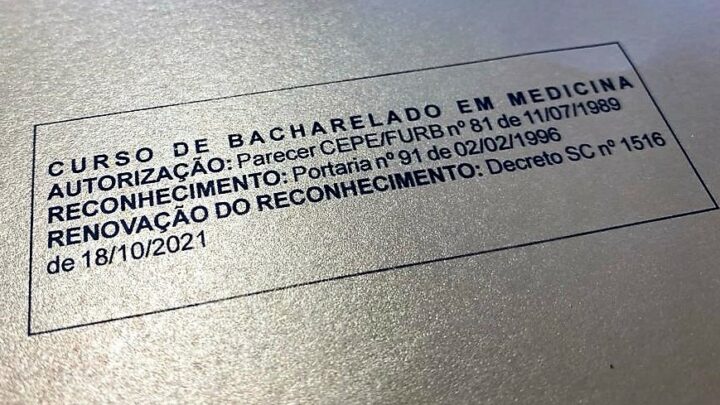 PF prende homem por tentar se registrar como médico com documento falso no CRM-SC