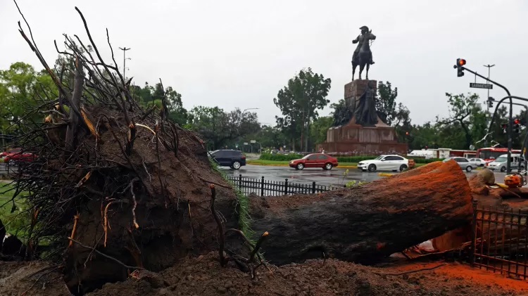 Temporal causa 13 mortes na Argentina; veja as imagens