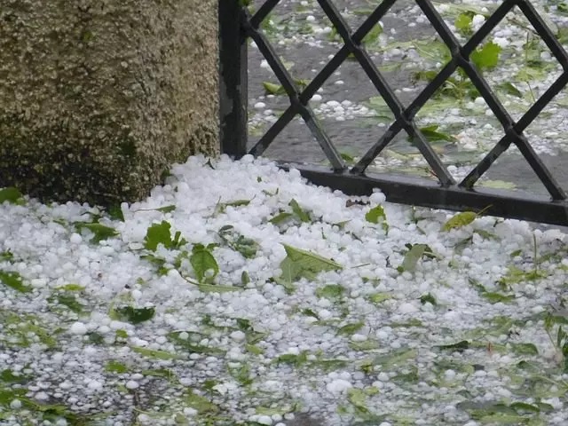 Instabilidade atmosférica provoca chuvas fortes e granizo em Santa Catarina; veja até quando