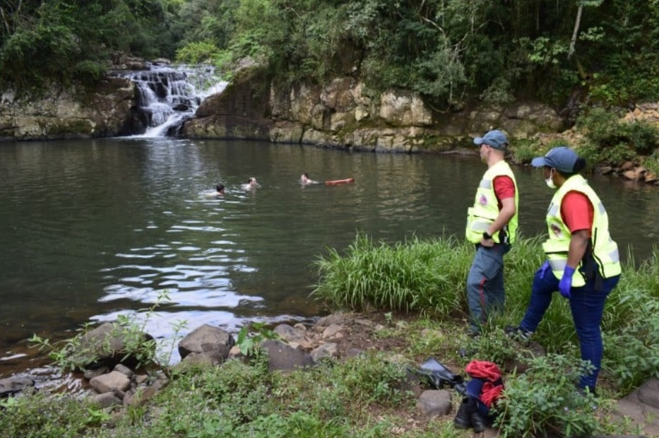 Homem de 37 anos morre afogado em rio durante a tarde no Oeste