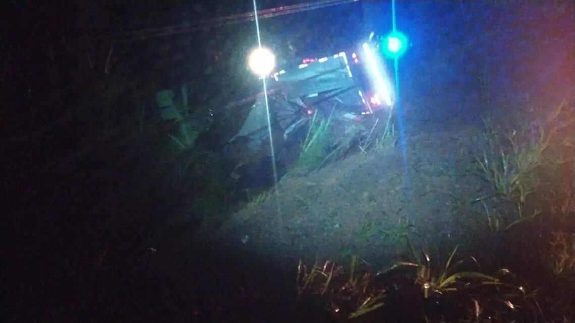 Caminhoneiro cai de barranco e morre em acidente na BR-280