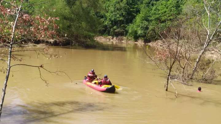 Encontrado corpo de menino de 11 anos que se afogou em rio de Ituporanga
