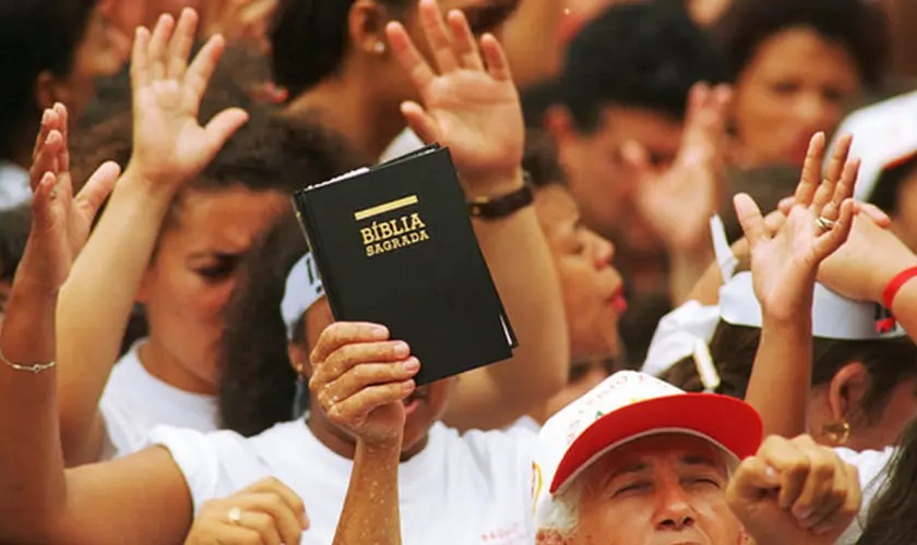 Maioria dos brasileiros são cristãos segundo IBGE