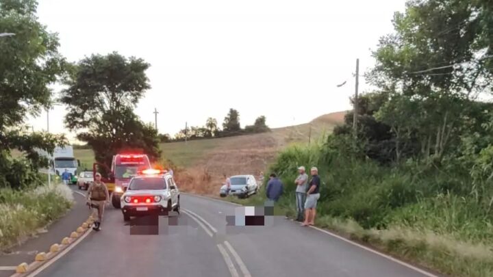 Colisão entre moto e carro deixa duas pessoas feridas no Oeste de SC